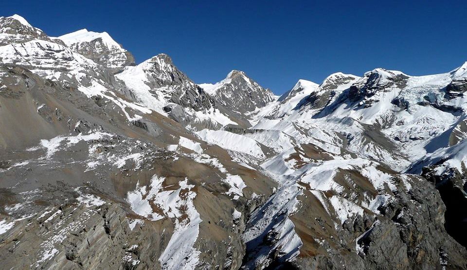 Chulu Trekking Peaks above Manang Valley