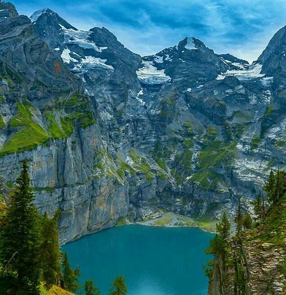 Blumlisalphorn and Frundenhorn from Oeschinensee above Kandersteg