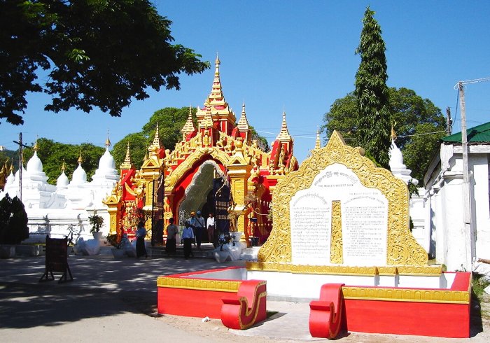 Kuthodaw Paya in Mandalay in northern Myanmar / Burma