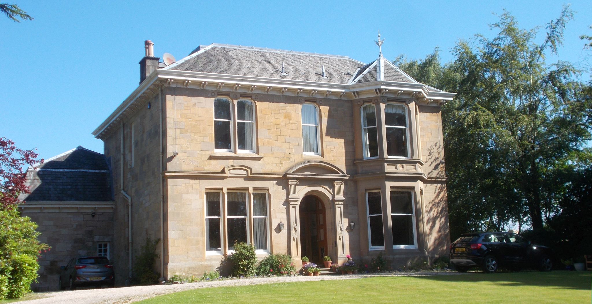 Villa in Manse Road in Bearsden