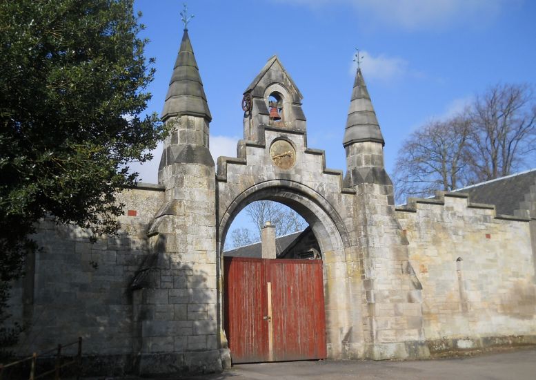 Gateway in Rouken Glen Park